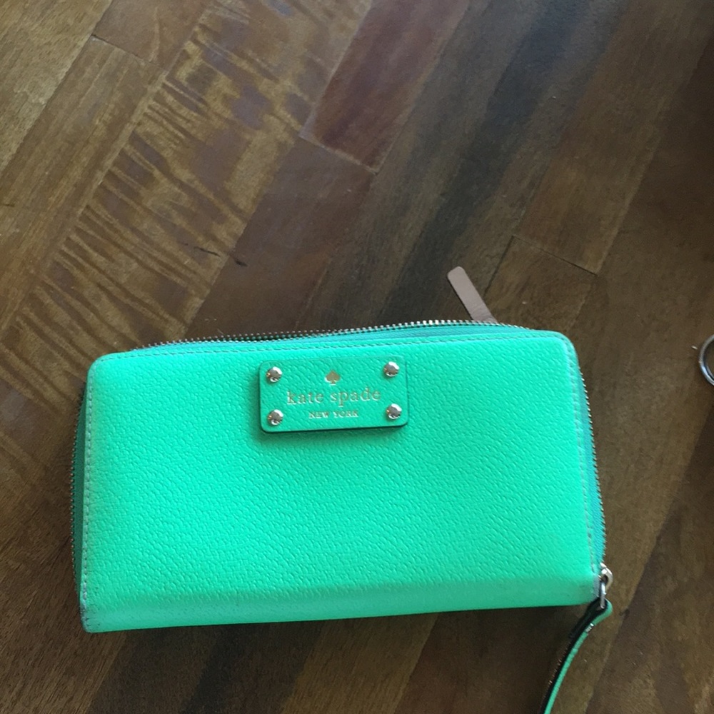 Kate Spade zipper billfold - Picture 1 of 6